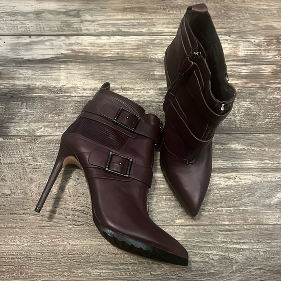 BCBG Maxazaria Burgundy Leather Heel Boots US 9.5M - Picture 1 of 4